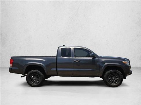Used 2017 Toyota Tacoma SR RWD image 4
