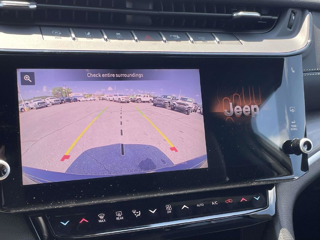 New 2027 Jeep Grand Cherokee Altitude RWD image 34