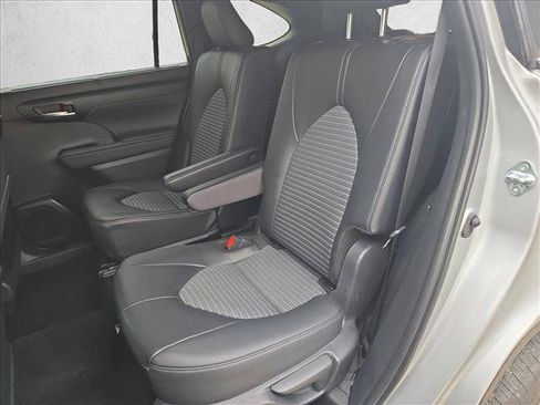 Used 2025 Toyota Highlander XSE AWD/4WD image 19