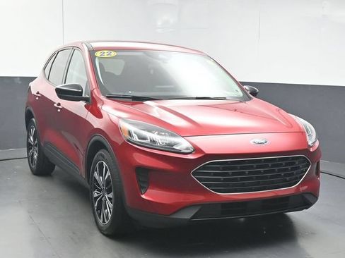Used 2022 Ford Escape SE w/ SE Sport Appearance Package FWD image 2