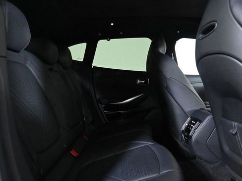 Used 2024 Aston Martin DBX image 21