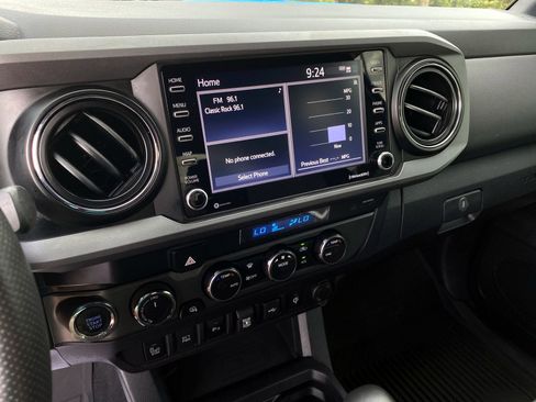 Used 2021 Toyota Tacoma TRD Sport w/ Technology Package AWD/4WD image 19