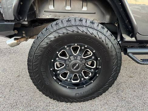 Used 2017 Jeep Wrangler Unlimited Sport w/ Connectivity Group image 19