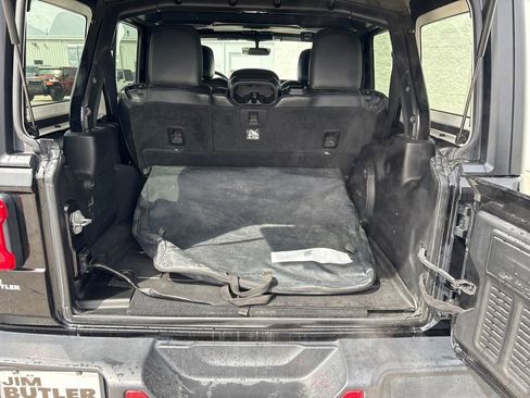 Used 2018 Jeep Wrangler Unlimited Sahara image 28