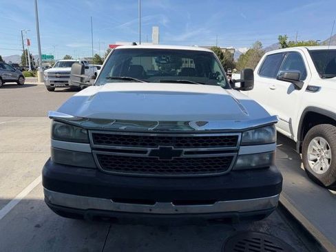 Used 2005 Chevrolet Silverado 2500 LS w/ Heavy-Duty Power Package AWD/4WD image 11