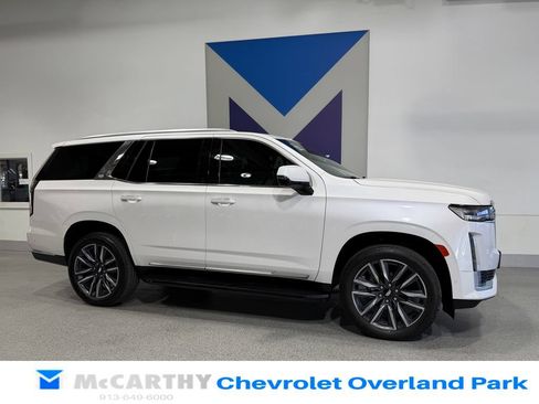 Used 2021 Cadillac Escalade Premium Luxury AWD/4WD image 3
