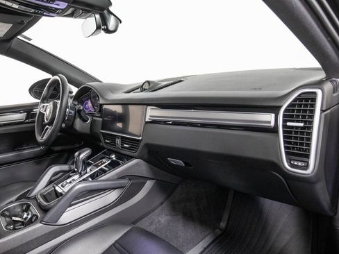 Used 2023 Porsche Cayenne Platinum Edition AWD/4WD image 18