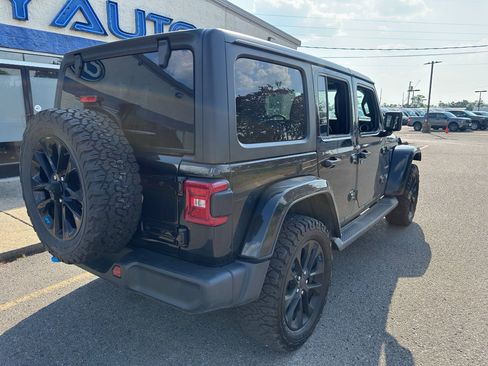 Used 2022 Jeep Wrangler Unlimited Sahara w/ Cold Weather Group AWD/4WD image 5