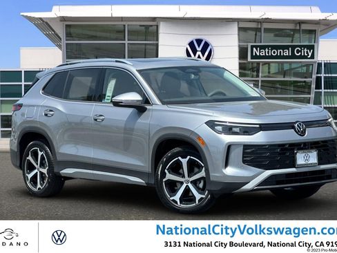 New 2026 Volkswagen Tiguan SE FWD image 1