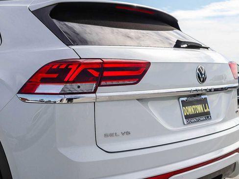 Used 2022 Volkswagen Atlas Cross Sport SEL R-Line image 9