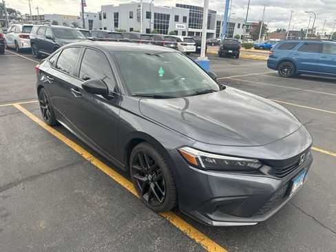 Used 2022 Honda Civic Sport image 3