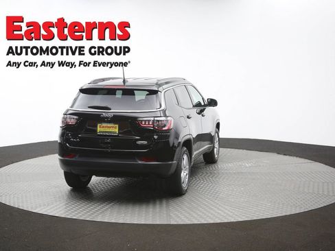 Used 2022 Jeep Compass Latitude w/ Convenience Group AWD/4WD image 39