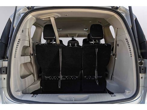 Used 2023 Chrysler Pacifica Touring-L FWD image 24