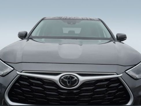 Used 2024 Toyota Highlander LE image 38