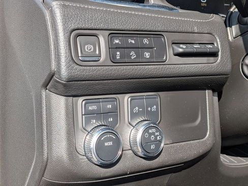 Used 2023 GMC Yukon XL Denali image 13