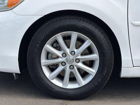Used 2011 Toyota Camry XLE w/ SE/XLE Extra-Value Pkg FWD image 33
