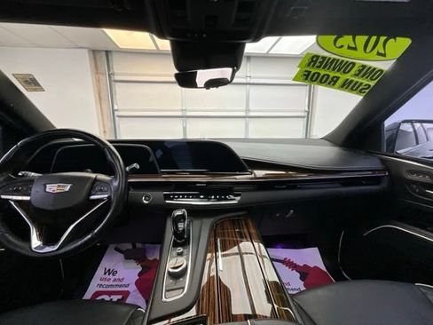 Used 2023 Cadillac Escalade ESV Premium Luxury AWD/4WD image 3