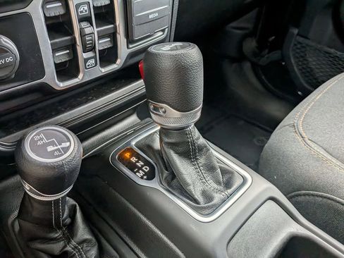 Used 2025 Jeep Wrangler Sport S image 18