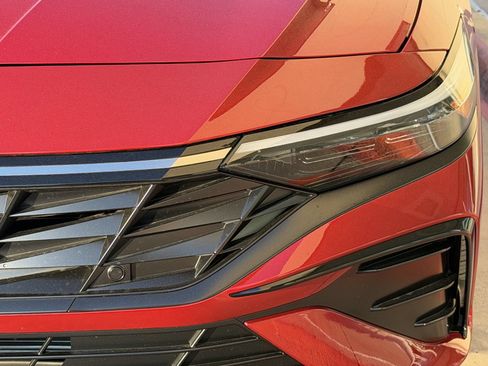 Certified 2025 Hyundai Elantra SEL FWD image 9