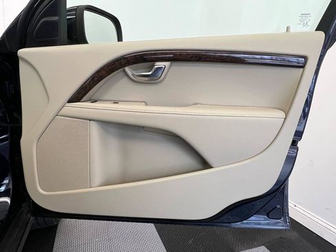 Used 2016 Volvo XC70 T5 Premier w/ Proximity Package image 11