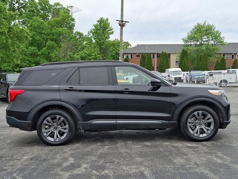 Certified 2022 Ford Explorer XLT w/ Equipment Group 202A AWD/4WD image 7
