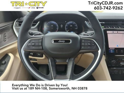 New 2025 Jeep Grand Cherokee Limited w/ Luxury Tech Group II image 24
