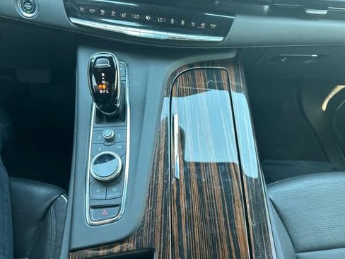 Used 2023 Cadillac Escalade Premium Luxury AWD/4WD image 22
