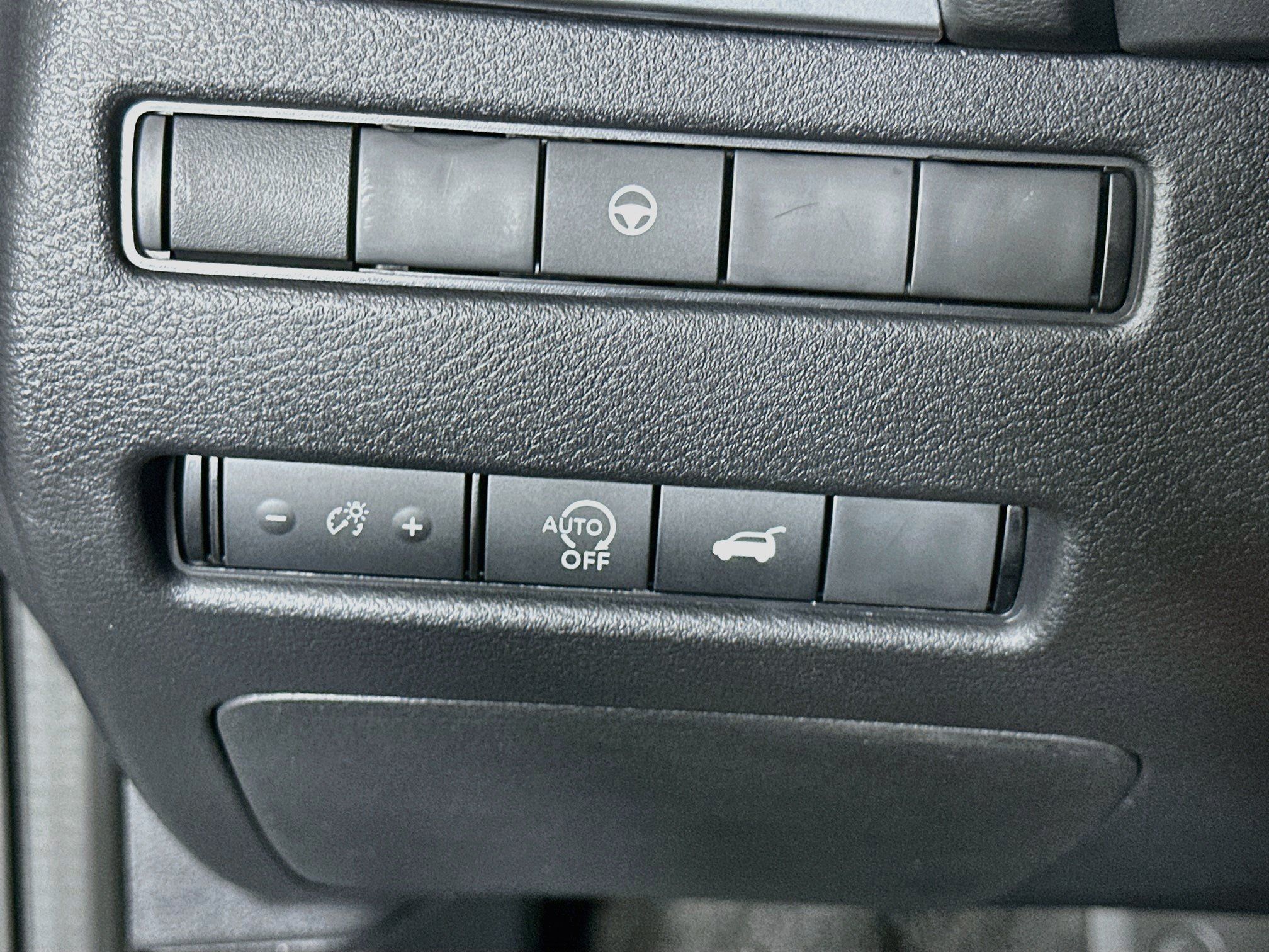 Used 2025 Nissan Rogue SV FWD image 17