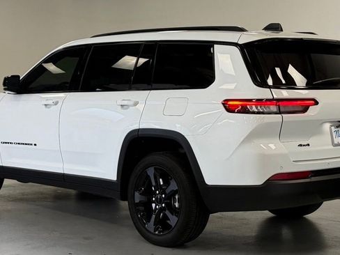 Used 2023 Jeep Grand Cherokee L Laredo AWD/4WD image 4