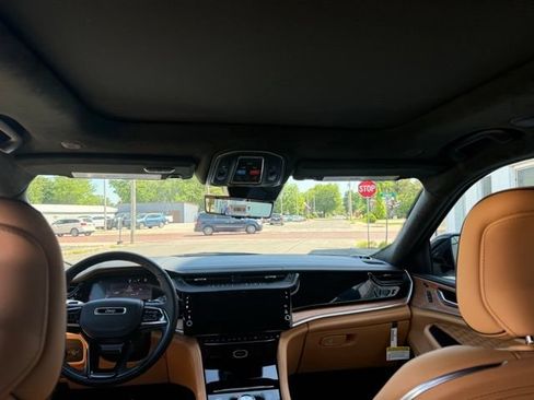 New 2026 Jeep Grand Cherokee Summit AWD/4WD image 12