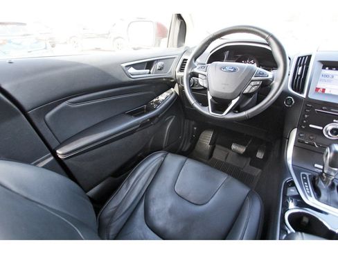 Used 2017 Ford Edge Titanium w/ Equipment Group 302A FWD image 9