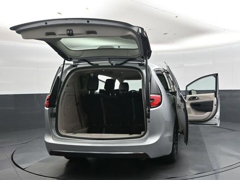 Used 2024 Chrysler Pacifica Limited FWD image 50