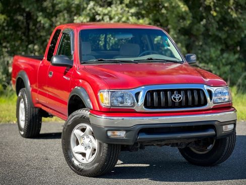 Used 2004 Toyota Tacoma 4x4 Xtracab w/ SR5 Pkg image 2