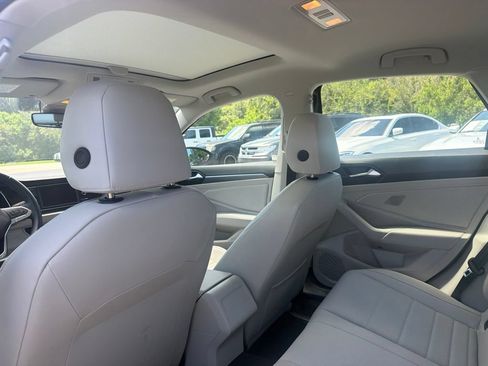 Used 2024 Volkswagen Jetta SE w/ Panoramic Sunroof Package FWD image 9
