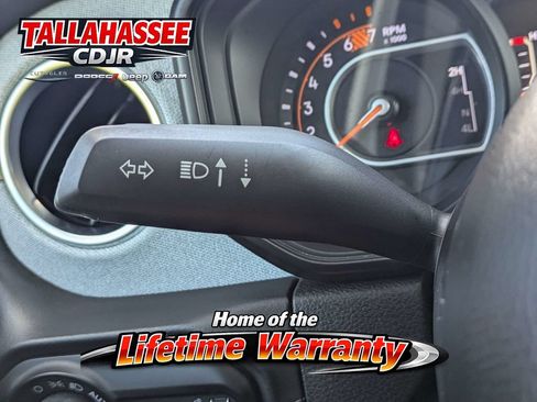 Used 2025 Jeep Wrangler Unlimited Sahara AWD/4WD image 26