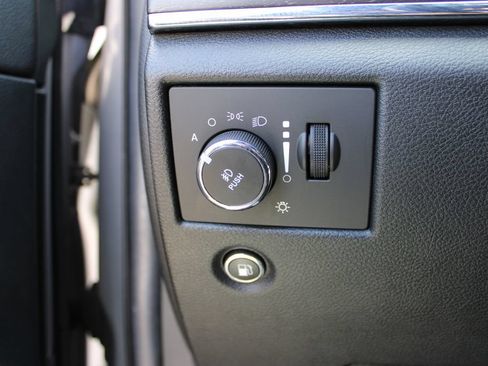 Used 2015 Jeep Grand Cherokee Limited w/ Luxury Group II AWD/4WD image 15