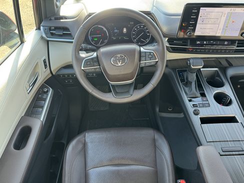 Used 2023 Toyota Sienna Platinum image 19