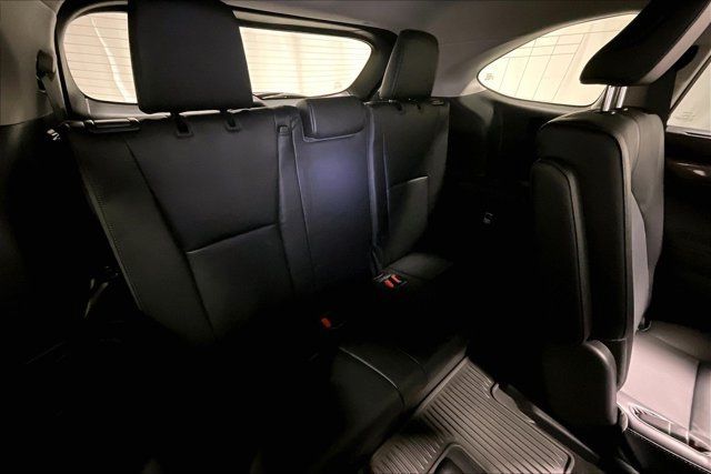 Used 2023 Toyota Highlander Limited AWD/4WD image 28