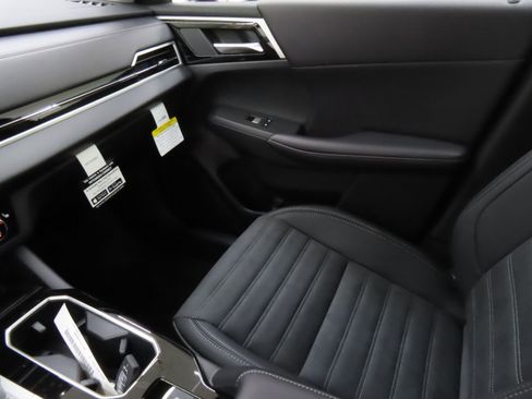 New 2025 Mitsubishi Outlander SE image 19