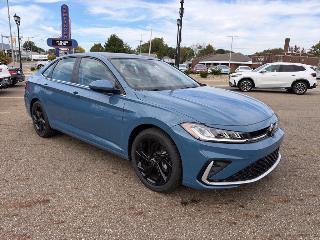 Used 2026 Volkswagen Jetta SE FWD image 3