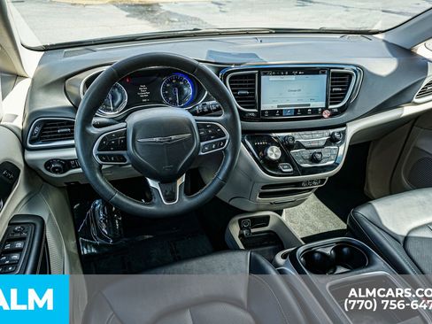 Used 2024 Chrysler Pacifica Touring-L FWD image 29