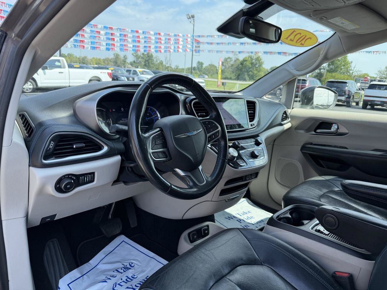Used 2021 Chrysler Pacifica Touring-L FWD image 13