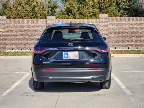 Certified 2023 Honda HR-V LX image 7