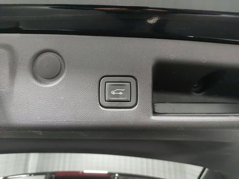 Used 2023 Chevrolet Equinox LT w/ Driver Convenience Package image 13