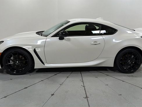 Used 2024 Toyota GR86 Premium image 8
