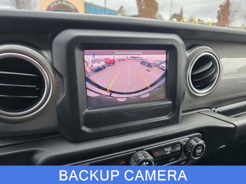 Used 2020 Jeep Wrangler Unlimited Sahara image 17