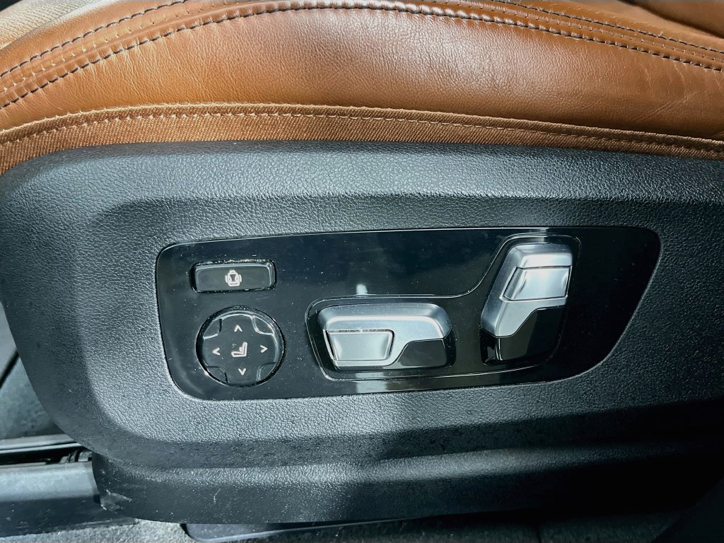 Used 2022 BMW X5 M50i AWD/4WD image 28