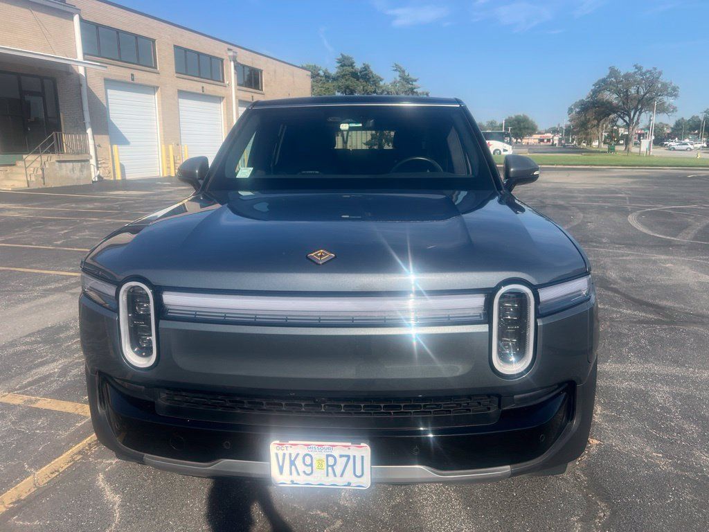 Used 2025 Rivian R1S Adventure Dual AWD/4WD image 2
