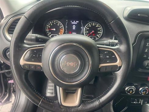 Used 2017 Jeep Renegade Latitude image 10