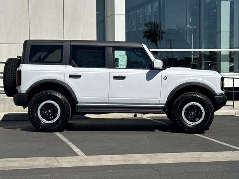 New 2026 Ford Bronco Outer Banks w/ Sasquatch Package image 2